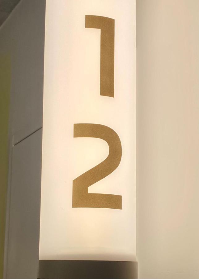 The12 Palace * Parijs